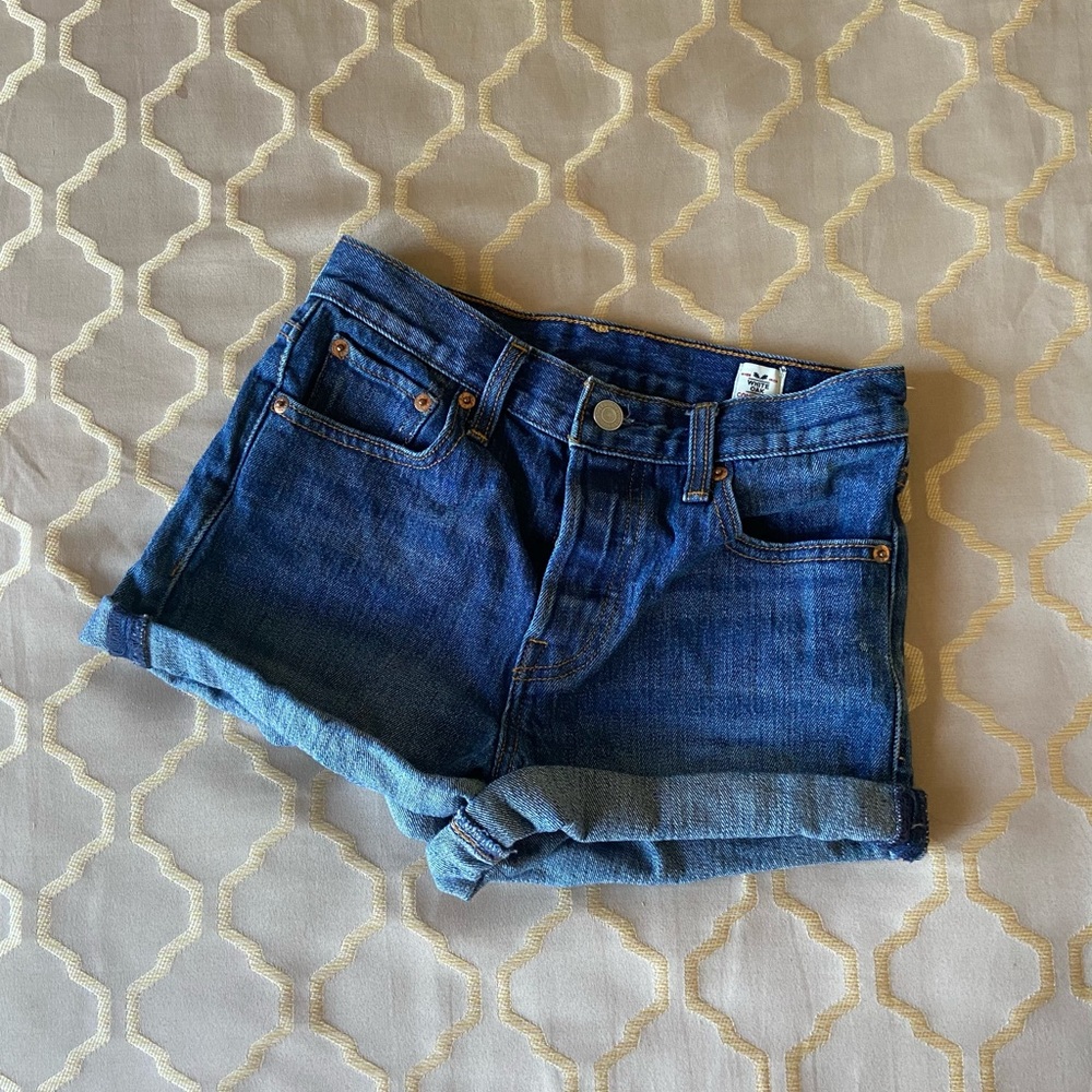 Levi’s Button Up Shorts Sz W26